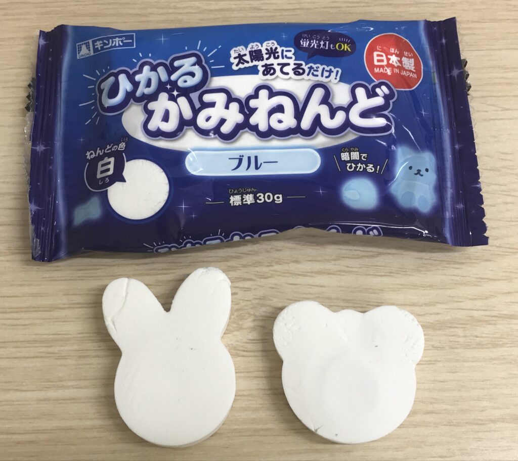 「年長小集団」特別プログラム～光る紙粘土で作ろう～
